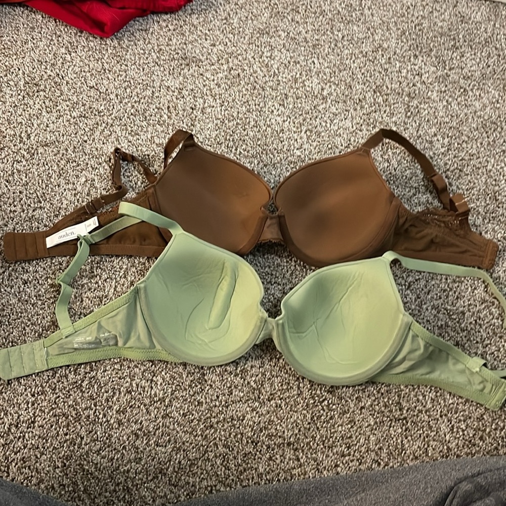 2 Bras - Picture 2 of 3
